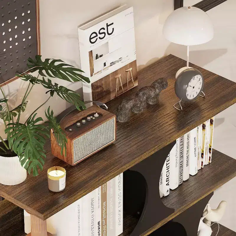 Étagère de présentation de style industriel moderne avec design géométrique et plusieurs niveaux