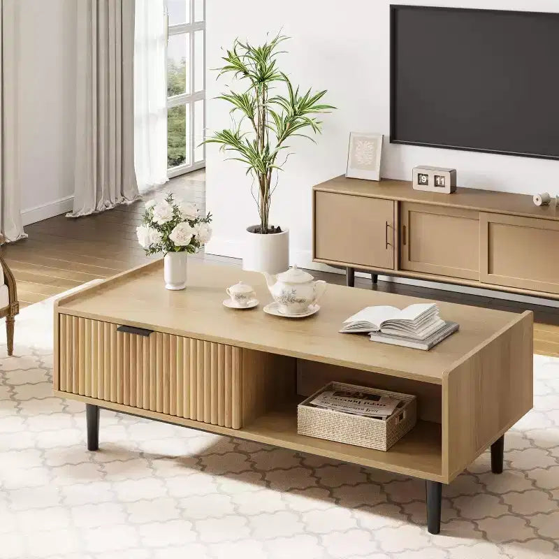 Table basse cannelée, table basse à cocktail à 2 niveaux en bois clair avec tiroirs